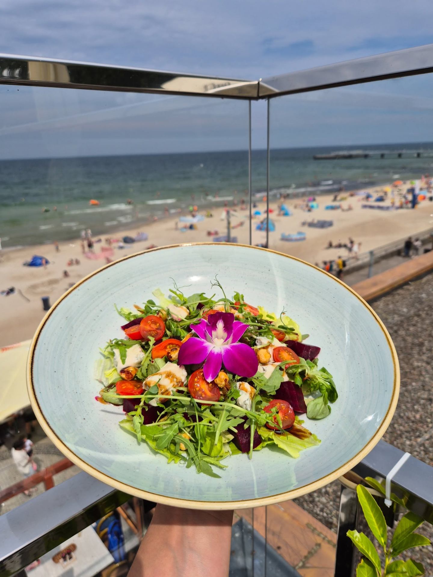 Salad with beetroot and blue cheese with sea view – Pergola Kołobrzeg