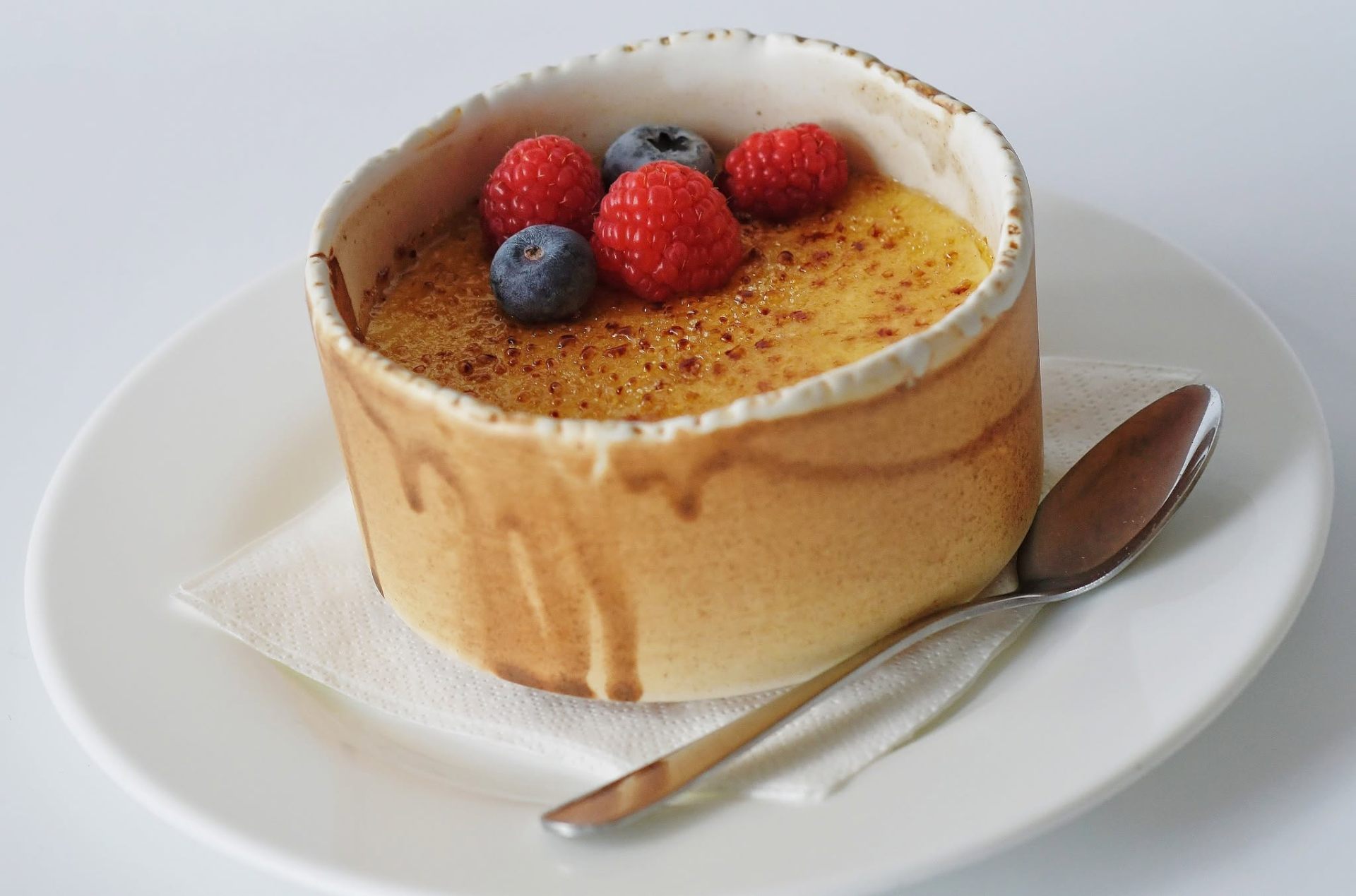 Crème brûlée z malinami