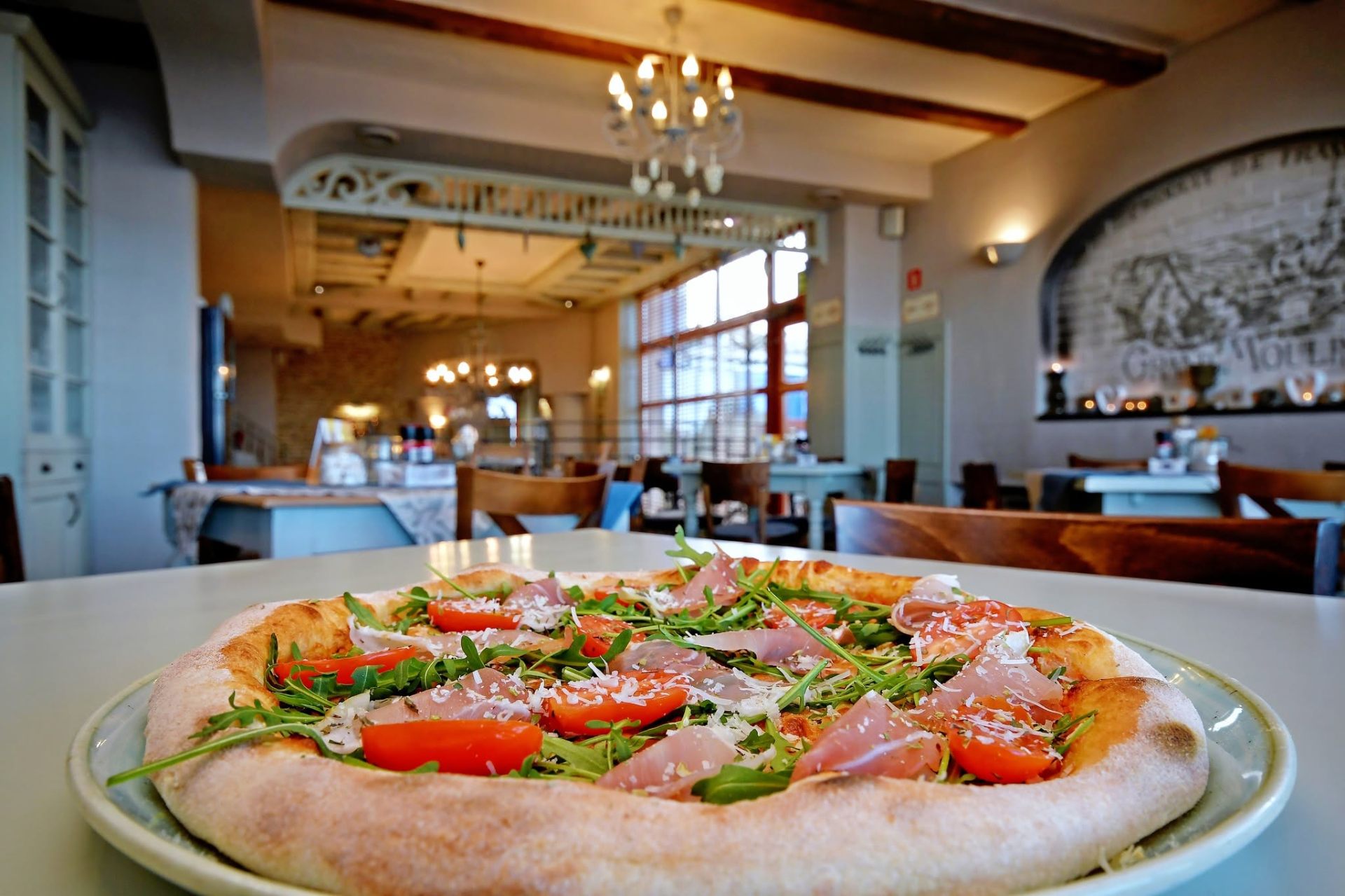 Pizza with parma ham and arugula