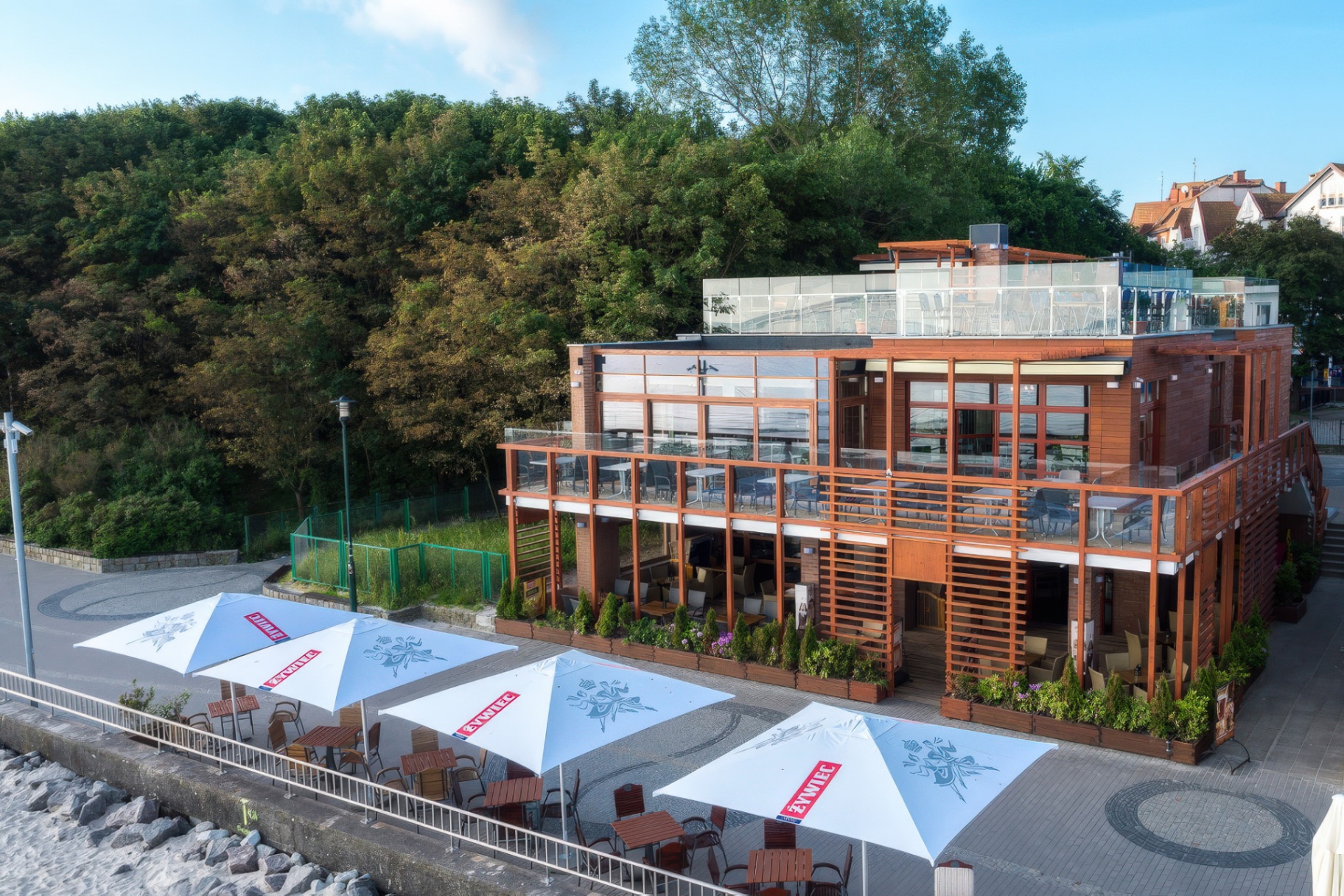 Restauracja Pergola Kołobrzeg — budynek od strony promenady